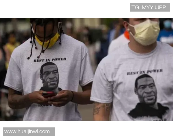 球星公开辱骂足球教练引发热议 严重影响球队氛围与公众形象