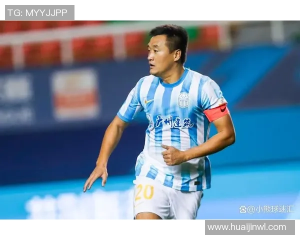 足球新星初登场激情四溢首次亮相成就梦想瞬间助力球队冲刺胜利